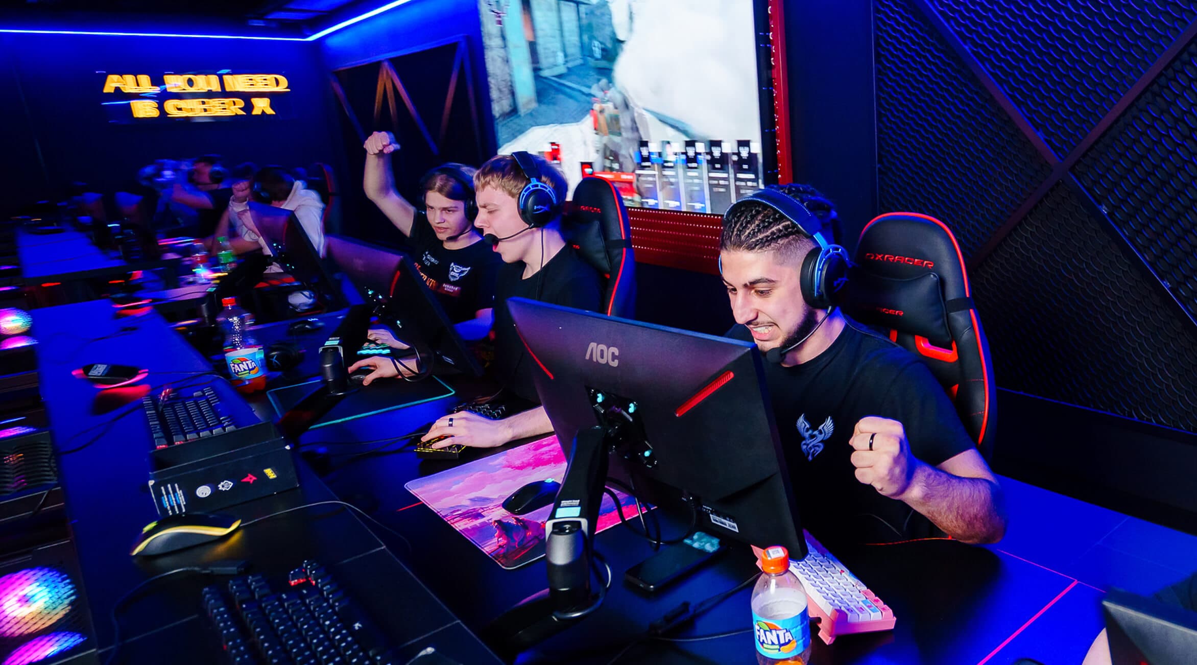 Игровое пространство клуба CyberX в Чебоксарах